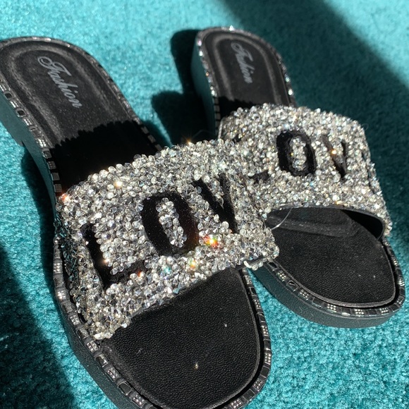 Women's LOVE Beach Flip Flop Slides - BNWOT - Picture 9 of 9